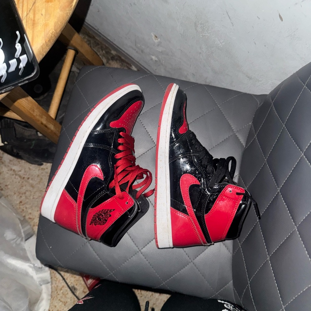 Jordan 1 og breds and Red High-Top Sneakers